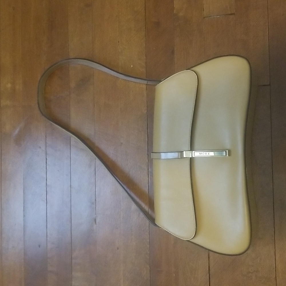 90s inspired baguette shoulder bag